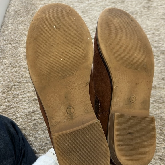 BOOTIES Universal Thread and Loft Outlet - Picture 7 of 7